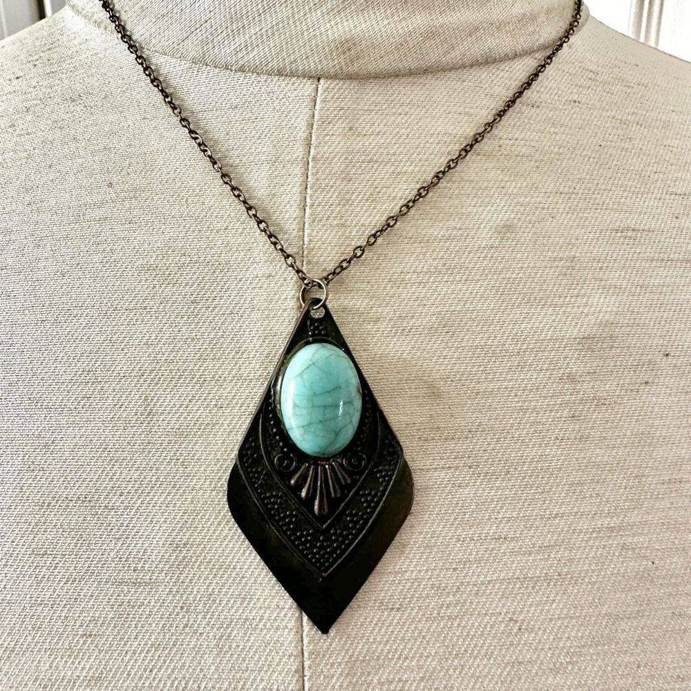 Copper toneāfaux turquoise pendantānecklace